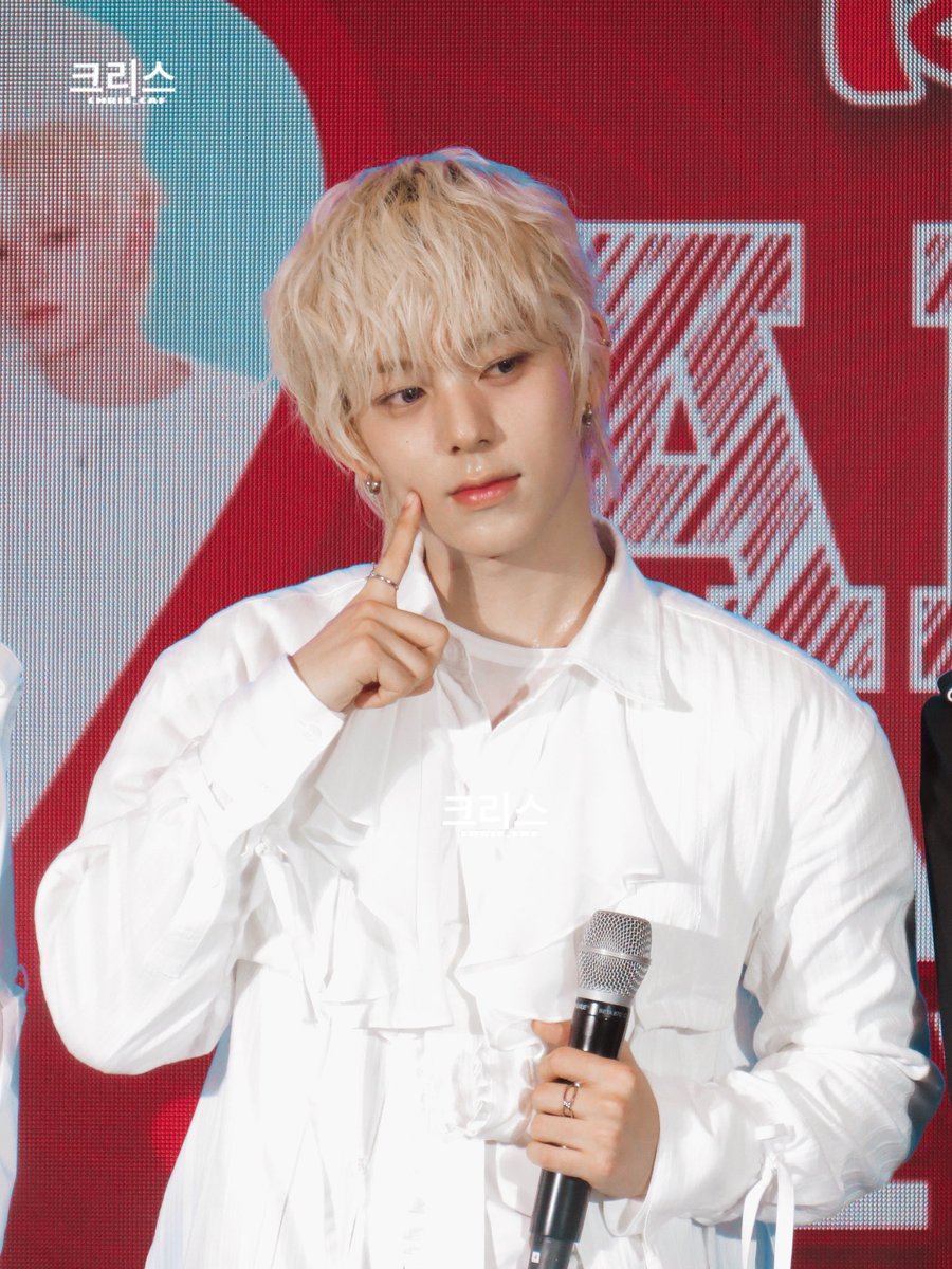 chris_cafff's tweet photo. [021426] Chih En at RMusic Fest in Robinsons Galleria Ortigas

#AHOFValentinesSpecial2026
#RMusicFest #AHOF #아홉 https://t.co/DjiFm3nS2n