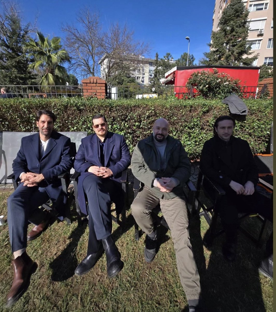 Ben ve saz arkadaşlarım 
#EşrefRüya <a href="/esrefruyadizitv/">Eşref Rüya</a> #eşsan