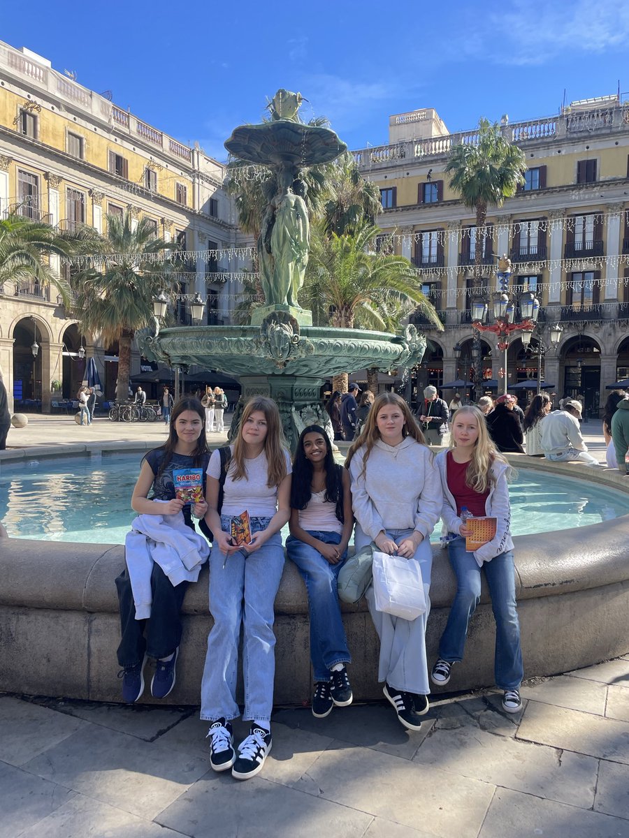 GeographyCCHS's tweet photo. Lovely morning exploring Barcelona in the sunshine ☀️ 

We have visited Arc del Triomf, Barcelona Cathedral, La Boqueria &amp; La Rambla.

The pupils have been amazing and they all had a great sleep at the hostel 🙌

#lovegeography🌍 #barcelona🇪🇸 https://t.co/UNOAIGpIT8