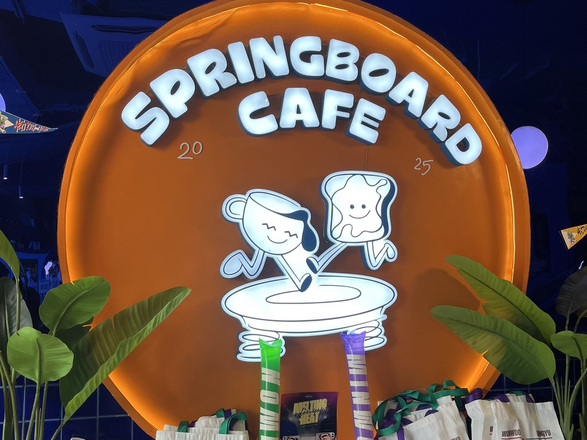 aboutmeaniee's tweet image. my minwon 💚💜 

#MWeltingUnderYourHeat 🏒