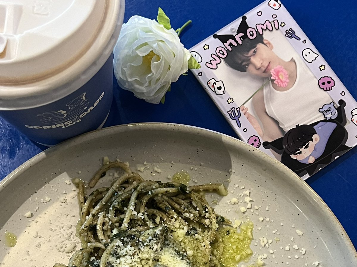 aboutmeaniee's tweet image. my minwon 💚💜 

#MWeltingUnderYourHeat 🏒