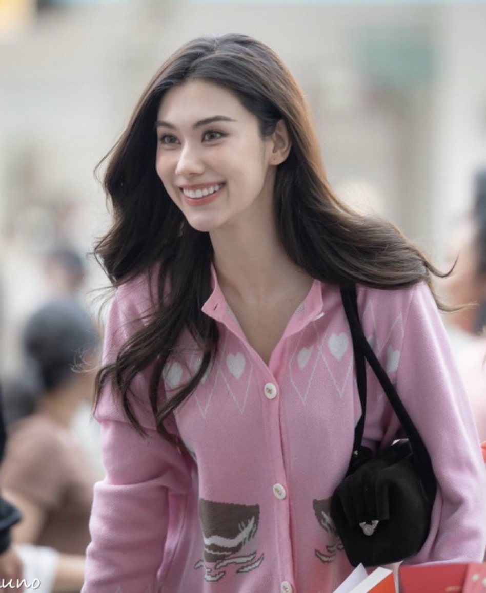 lalinalenaph's tweet photo. Our Lalee in pink 💗✨️

VALENTINE WITH LENAMIU
#BTHOPxLENAMIU https://t.co/8MM1xHHQPY
