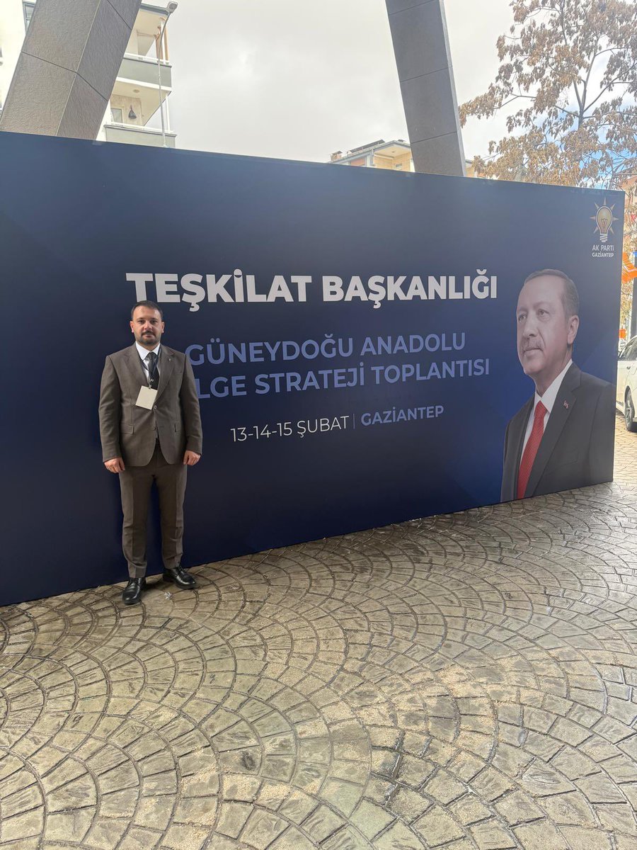 Fatihdogu1's tweet photo. 📍Gaziantep

Bölge Koordinatörümüz Sn. Hakan Aksu başkanlığında ve İl Koordinatörümüz Sn. Ersan Aksu’nun katılımıyla gerçekleştirilen “Güneydoğu Anadolu Bölge Strateji Toplantısı”na, İl Başkanımız ve tüm ilçe başkanlarımız ile birlikte katılım sağladık.

Bölge çalışmalarımızı değerlendirdiğimiz ve önümüzdeki döneme ilişkin yol haritamızı istişare ettiğimiz verimli bir toplantı gerçekleştirdik.

Alınan kararların hayırlara vesile olmasını diliyorum.

@abuyukgumus @hakanaksu058 @AvukatErsanAksu @fnasiroglu @SansiHuseyin