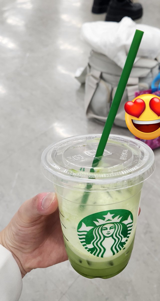 コーラ！！！！ずっと飲みたかったぜ！！🏐4⃣
今日皆と飲んだスタバもサイコーだった👍