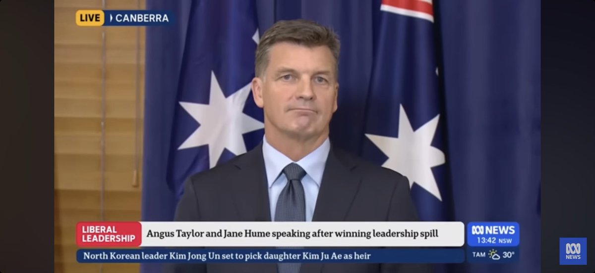 its_andyw's tweet photo. The new opposition leader looks like an Australian version of @NathanFillion https://t.co/esh8G5s3QD