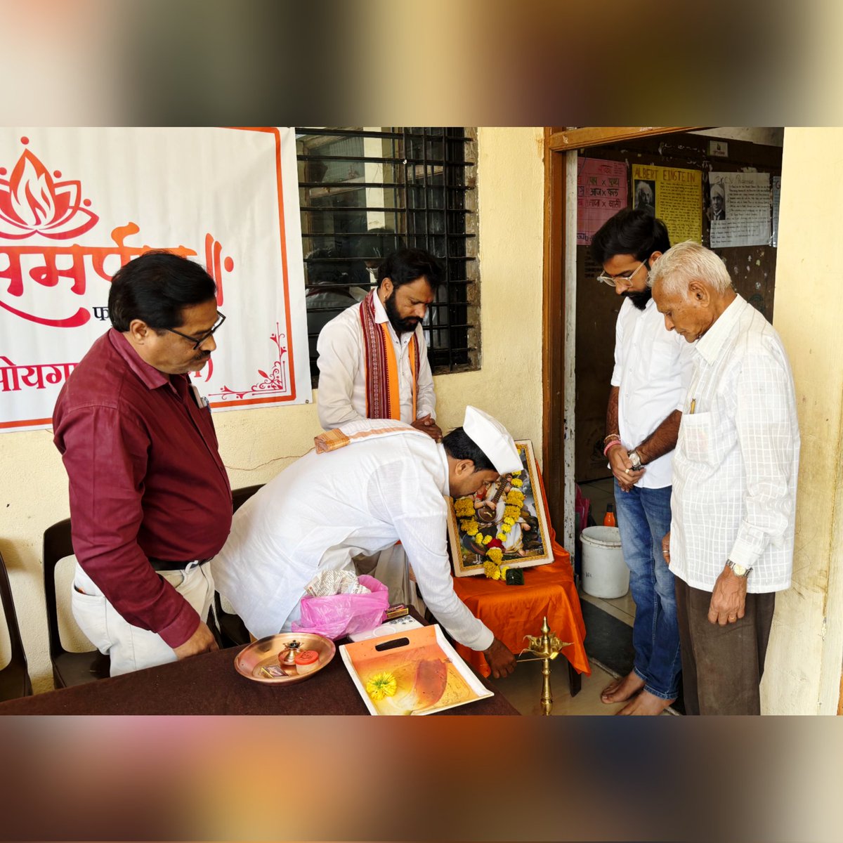 Samarpanoffice's tweet photo. सोयगावात मातृ-पितृ पूजनाने भारावले वातावरण: 'समर्पण फाउंडेशन'चा स्तुत्य उपक्रमः मुलांमध्ये भारतीय संस्कृती आणि पालकांविषयी आदरभाव वाढवण्यासाठी आयोजन

#samarpan #samarpanfoundation #ngo #foundation #soygaon https://t.co/8Xsxl6CMDQ