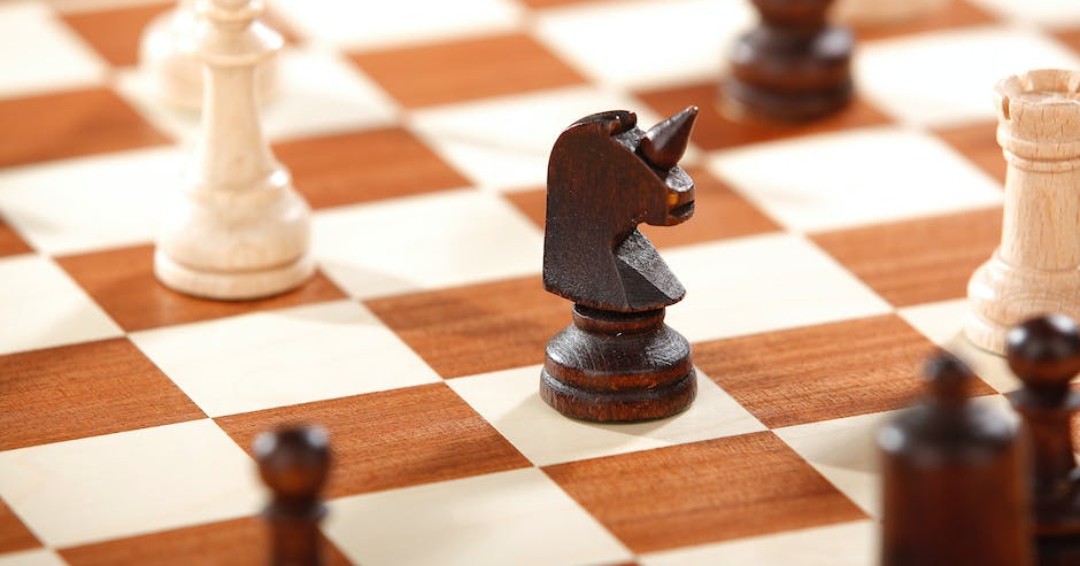 💥
𝐃𝐨 𝐲𝐨𝐮 𝐚𝐠𝐫𝐞𝐞? 
That the biggest threat often comes from the quietest piece?

A humble knight in chess can create a fork, just like a simple idea can disrupt the whole game!

What's your biggest #UnderdogPower story?

#GoodAfternoon Beautiful Day 🌹

#ThinkDifferent