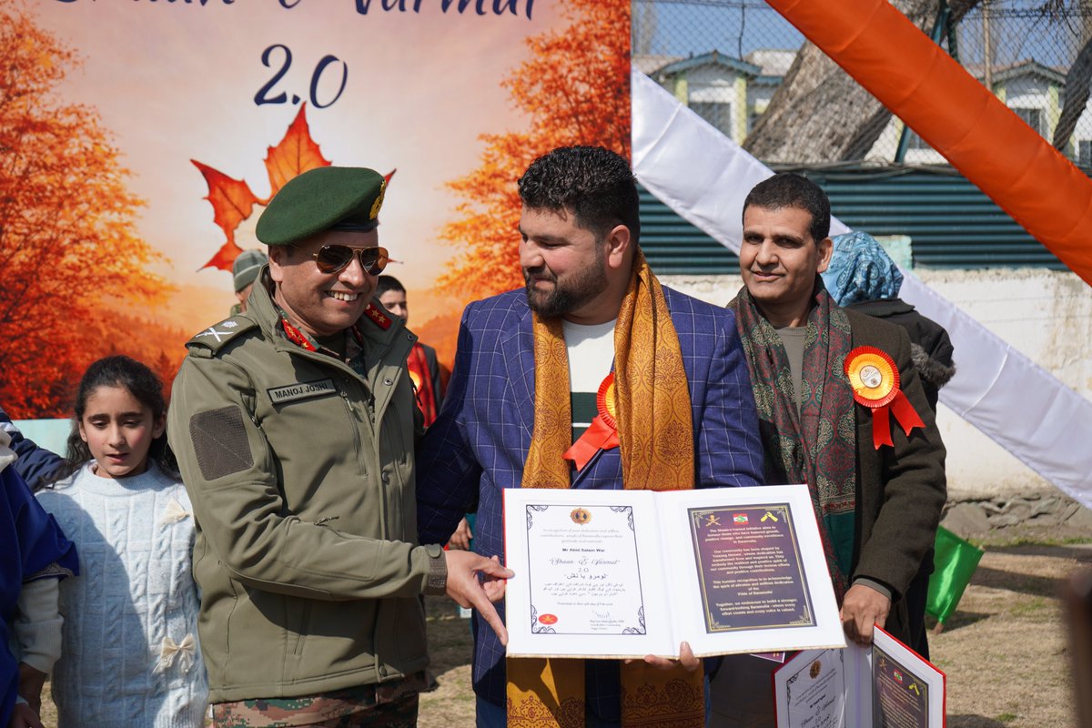lovebaramulla's tweet photo. North Kashmir’s changemakers were honoured today—reminding us that true nation building begins at the grassroots.
#ShaanEVarmul2.0 #Baramulla #chinarcorps
#daggerdivision
#baramullabrigade
@adgpi https://t.co/lp7L6I9PF4