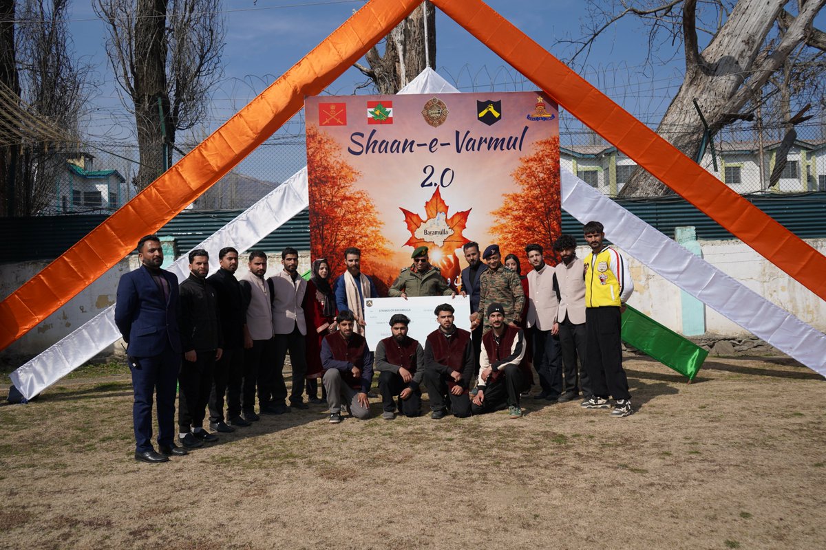 lovebaramulla's tweet photo. North Kashmir’s changemakers were honoured today—reminding us that true nation building begins at the grassroots.
#ShaanEVarmul2.0 #Baramulla #chinarcorps
#daggerdivision
#baramullabrigade
@adgpi https://t.co/lp7L6I9PF4