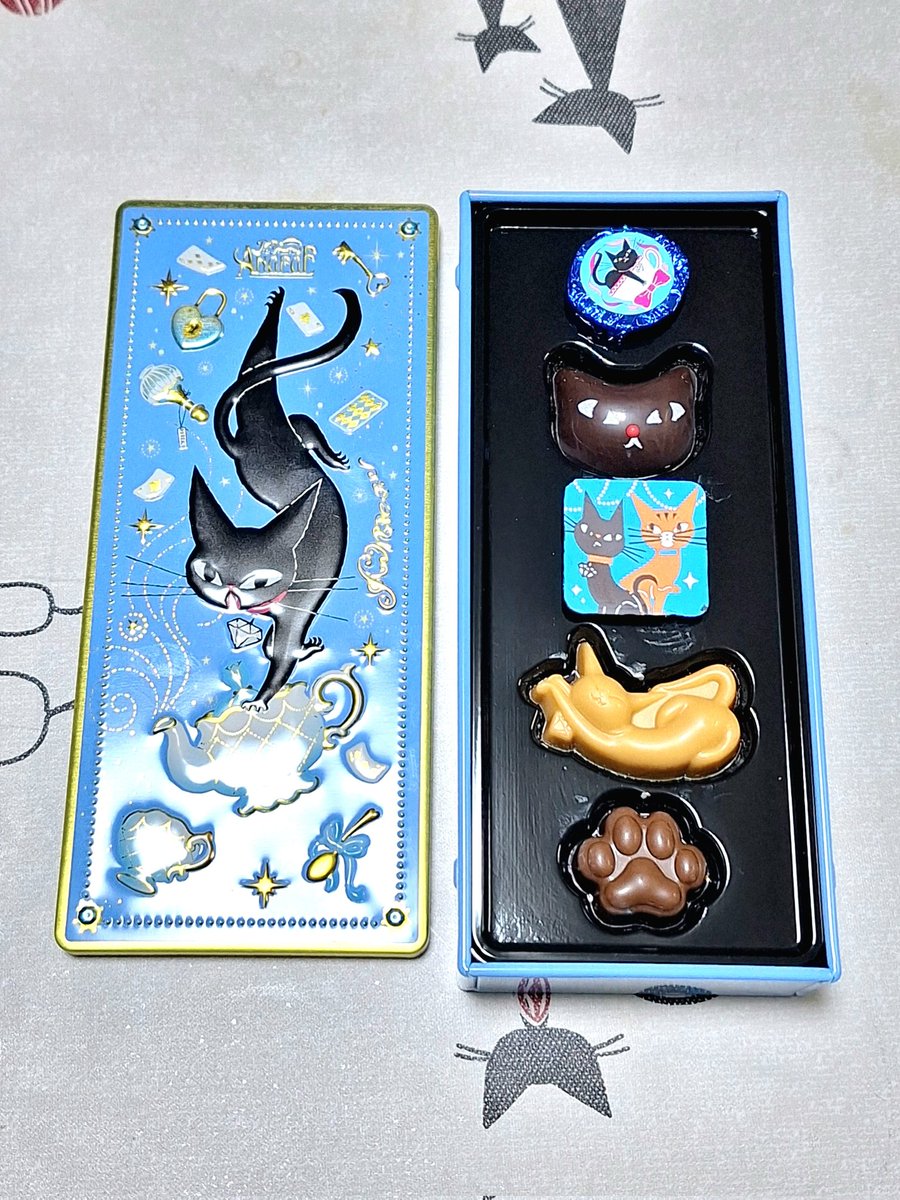black9scratch's tweet photo. バレンタインのチョコ貰った
ノエルがまたご主人だけ美味しいもの
食べてるーって顔で見てくる(笑) https://t.co/NX9jQmtIkc