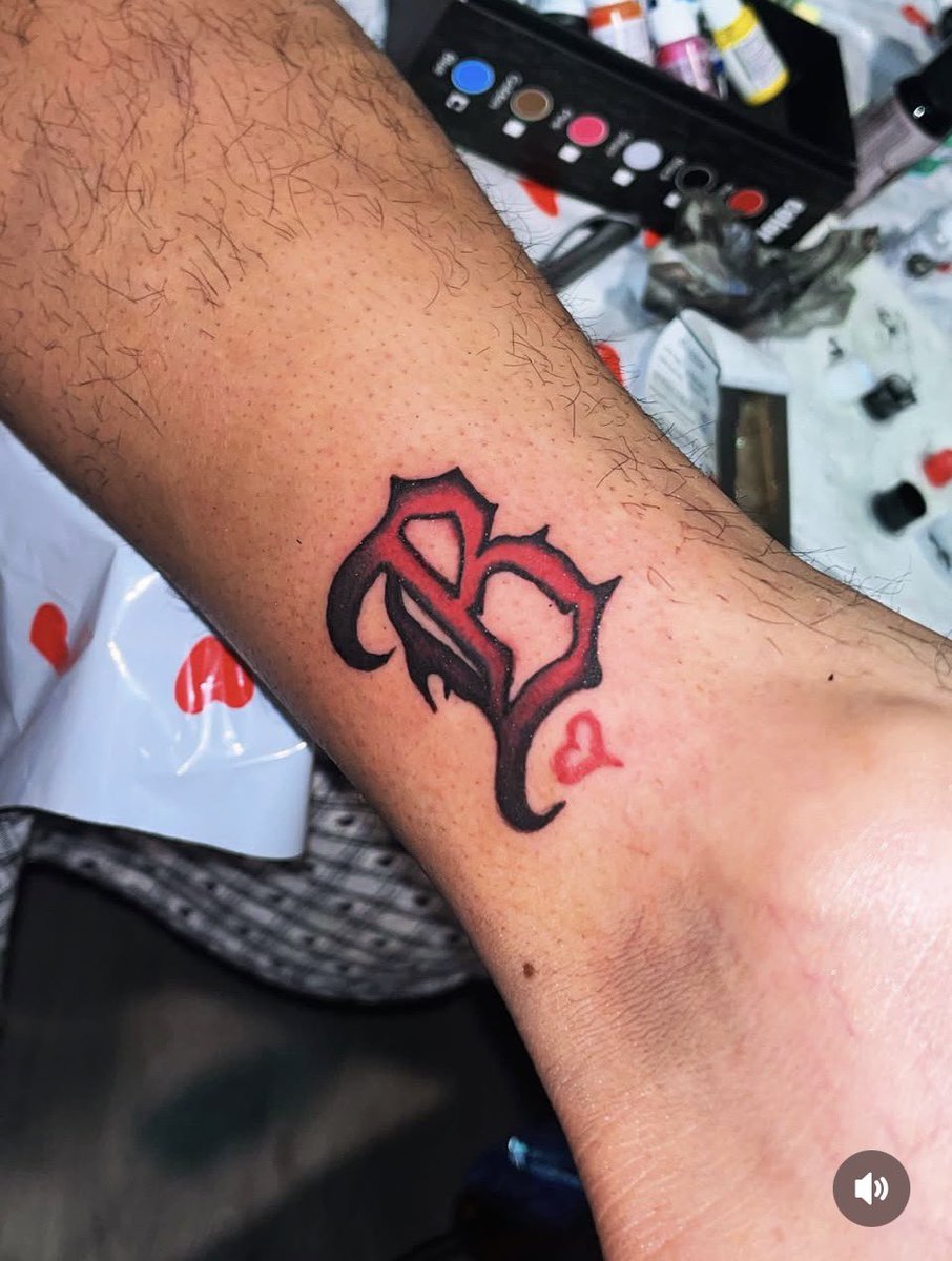 jacksonpacker_'s tweet photo. ❤️‍🔥💖 It’s #ValentinesDay Weekend! 💜💘 🖊️ Book a tattoo with me! 📱 470-848-3053 or book through [https://t.co/Fy89f3NLjR] link in my bio. 🫶🏼 https://t.co/isaBmHicGZ