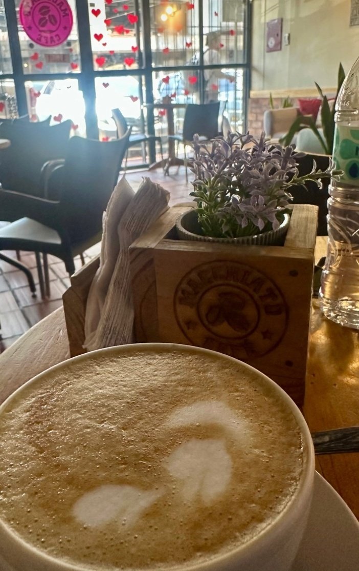 Para vivir
tienes que sentir
el profundo aroma
de la vida
que roce el alma
que incite al amor 
y a la calma.

                           Joselrv1966 

¡Hoy es un día de complicidad!

#BenditoSábado
#SanValentín
#AsíComenzamos