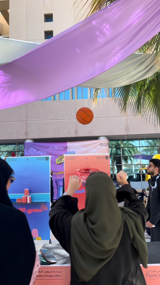 NamaaPsu's tweet photo. قدّم المهرجان مساحة للطلاب ليعيشون تجربة متنوعة من الألعاب والفعاليات في أجواء مليئة بالتفاعل والمنافسة 🎮🎳
وكان واضح أثرها على الجميع من حماس وتفاعل وذكريات 🥊♟️ https://t.co/3tmv7OHfok