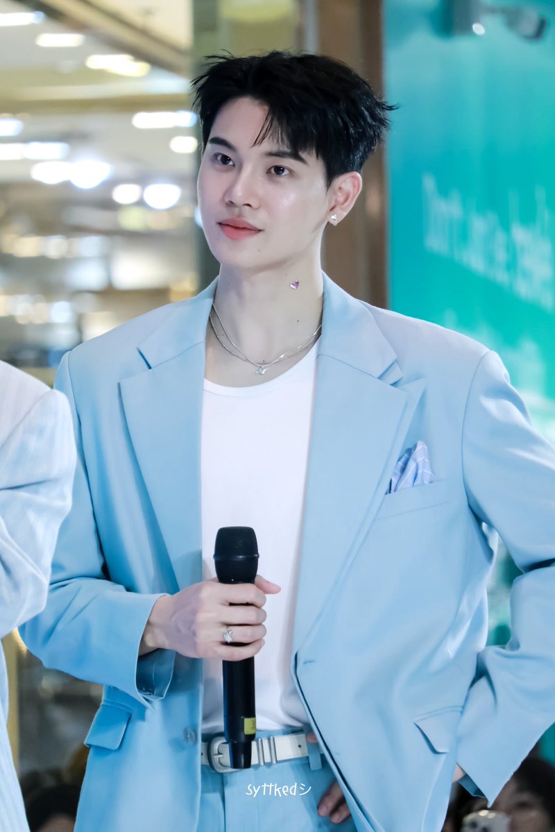 หล่อไปป้ะ ㅠㅡㅠ

#FriendsofDestinyYinWar
DESTINY CLINIC YINWAR 02
#yinyin_anw <a href="/yinyin_anw/">Yinyin</a>