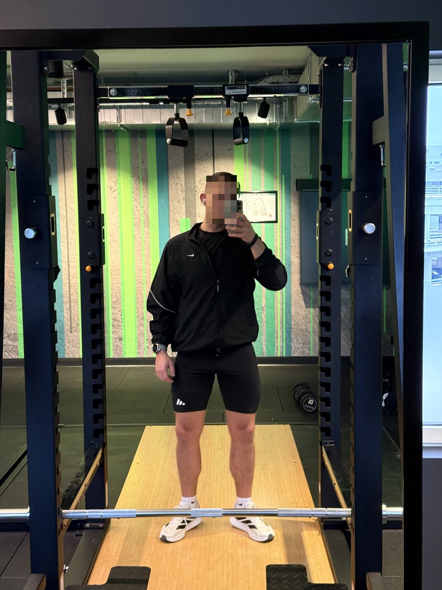 169_vnr's tweet photo. 🫡🍑🦵

#gym #selife #sport #legs #ass #gay #cologne #köln https://t.co/6KPcbHI37a
