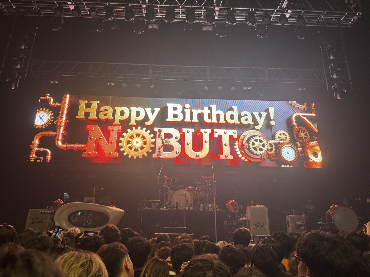 ACEtmk's tweet photo. 信人生誕祭良かった！
セトリ凄かったなぁー
何より箱で聴くENERGYはテンション爆上がりでした！
TAKUYAが投げたペットボトルゲットしたんやけど、どう保管するのが正解なんやろ？笑
ゲットしたみんなはどう保管してるのか教えて欲しいです！
とりあえず今日の銀テ入れて飾ろうと思ってるんやけど…笑 https://t.co/Ok7u35jPlQ