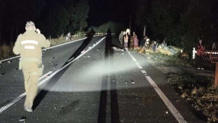 🔴 4 personas resultaron fallecidas y otras 6 lesionadas: Investigan fatal accidente de tránsito en #Mehuín, comuna de #Mariquina.

👉🏼 Más información aquí...
facebook.com/10006356767152…
<a href="/FiscaliaLosRios/">Fiscalía Los Ríos</a>