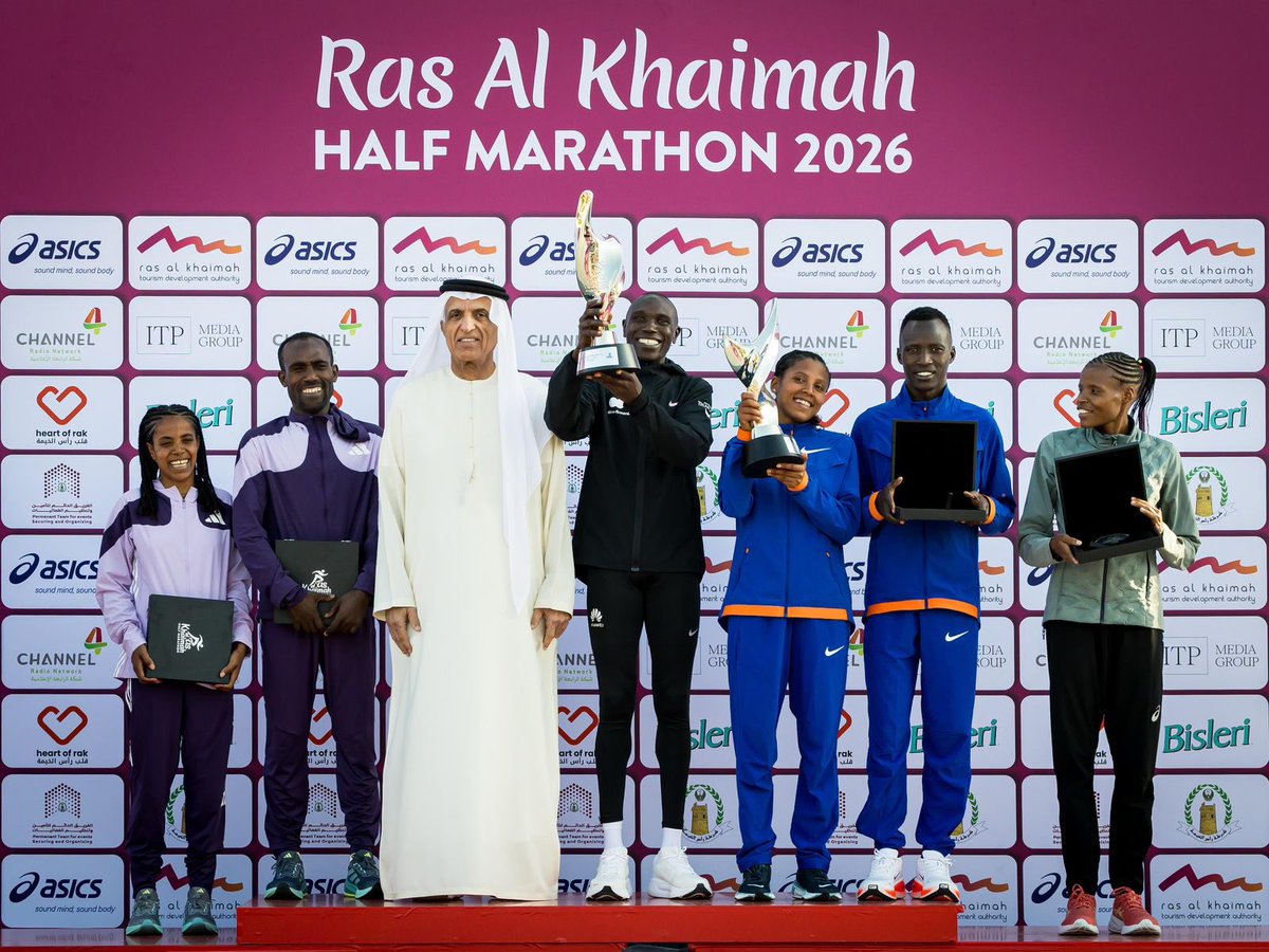 Great half marathon debut at the @therakhalfmarathon.
Asmarech Anley won the female race in 67:22.
Gideon Rono in his first attempt on the distance is third with 58:38

🧡💙

📸 @therakhalfmarathon 

#halfmarathon #therakhalfmarathon