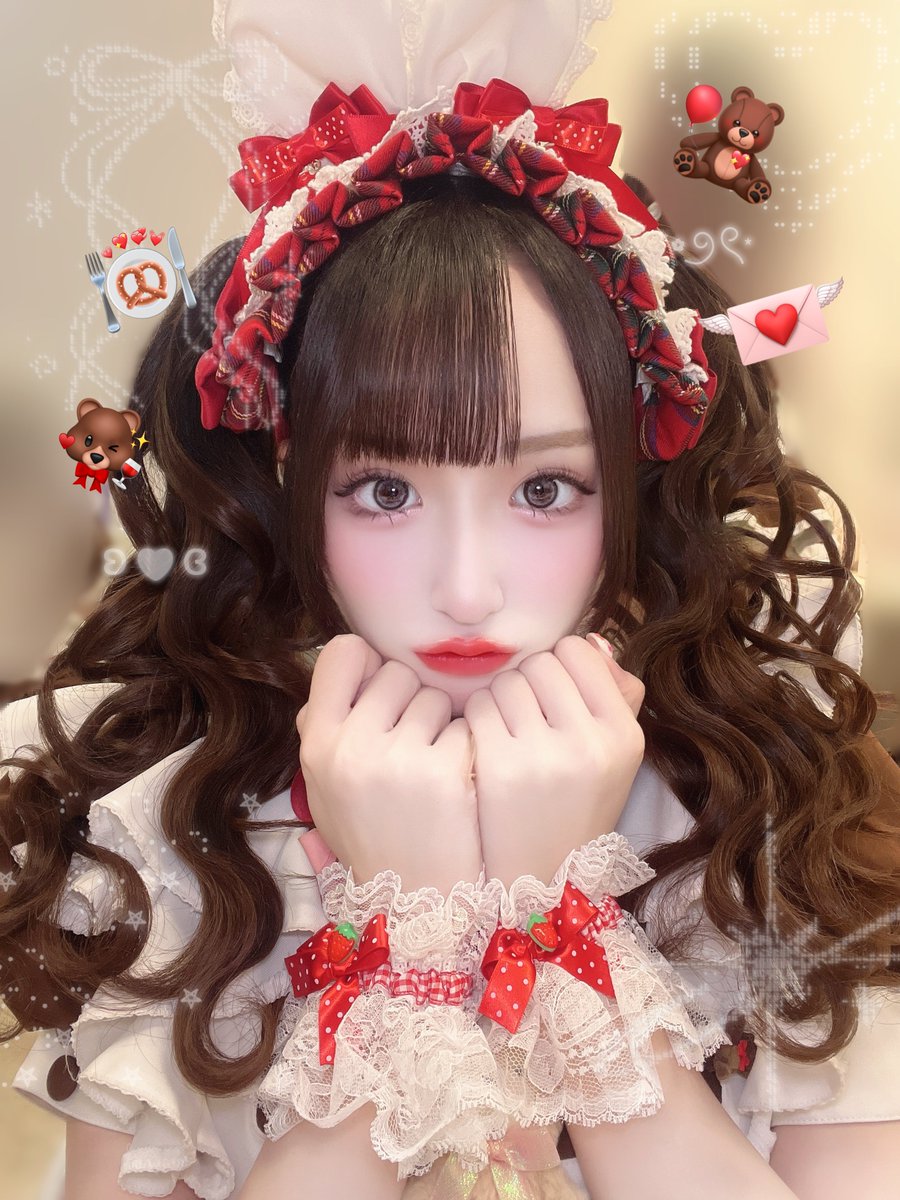 maid_koguma's tweet photo. 食べてくれる？🍫♥ https://t.co/f4BXXp2YYD