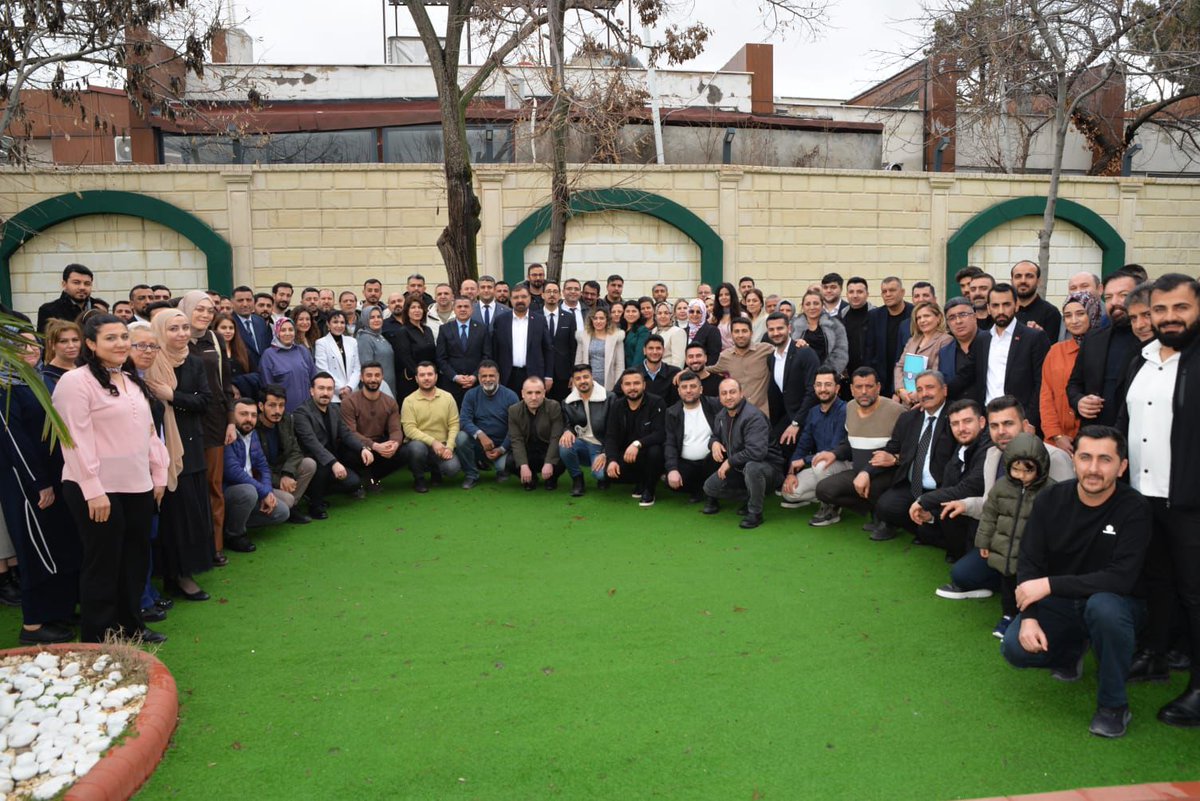 Sağlık-Sen Gaziantep Şubeleri tarafından düzenlenen İl Divan Toplantısı, Genel Başkan Yardımcısı Sinan Kuluöztürk’ün katılımıyla gerçekleştirildi.

Toplantıda sendikal gündeme ilişkin değerlendirmelerde bulunan Kuluöztürk, Sağlık-Sen teşkilatının 7 gün 24 saat sağlık ve sosyal