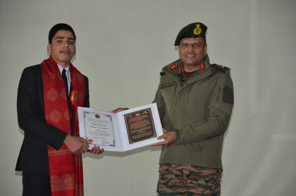 GOC dagger Division felicitated the deserving nominees of Baramulla who contributed selflessly in uplifting the name of Baramulla
#ShaanEVarmul2.0 #Baramulla
<a href="/ChinarcorpsIA/">Chinar Corps🍁 - Indian Army</a> 
<a href="/adgpi/">ADG PI - INDIAN ARMY</a> 
<a href="/chinaryuva/">Chinar Yuva</a>