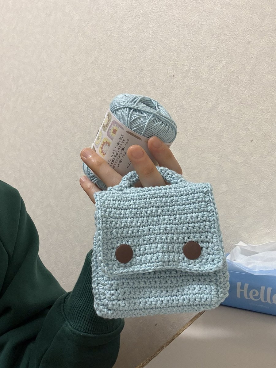 mumu_210's tweet photo. バレンタインデーだからってわけじゃないんだけど、
チョコミントっぽいミニミニバッグが完成✨
ハンドル部分に手が入らないくらい小さいからフィンガーバッグということにしよう😌

スマホを片手に細々したものを入れて持ち運べるバッグが欲しかったんだよね🫶

#かぎ編み
#ハンドメイド https://t.co/rtH6heAgAR