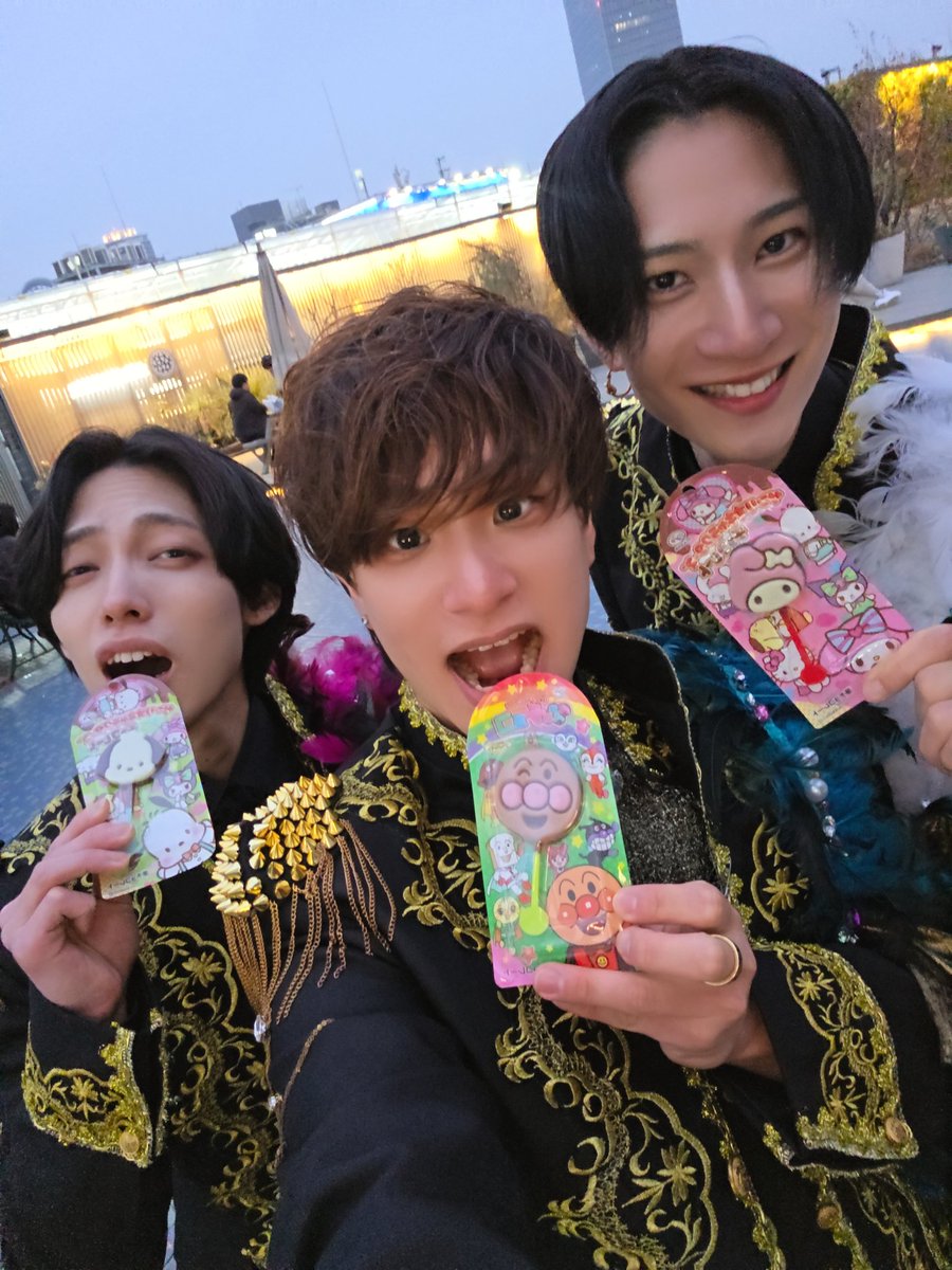 五反田G+さん、池袋 食と緑の空中庭園さんでのライブ
来てくれてありがとうございました✨

はしごしてくれた人もいて嬉しかったよ～🥹
そしてたくさんのバレンタインプレゼントありがとうございます🥰
チョコ大好き人間にはたまらねぇ🤤🤤🤤笑

逆チョコも受け取ってくれてありがとう💖