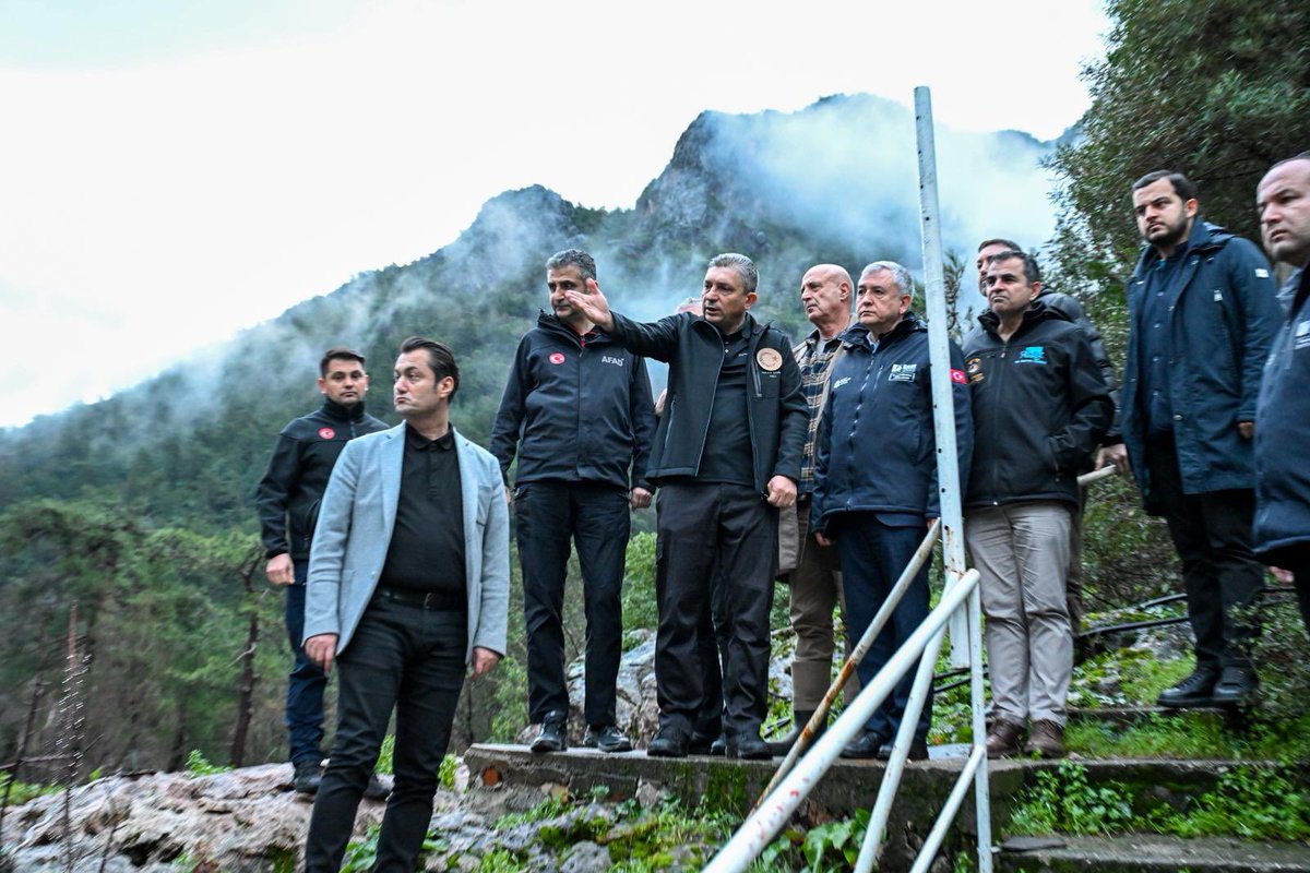 alanya_tc's tweet photo. SAYIN VALİMİZ, DİM ÇAYI VE ÇEVRESİNDE İNCELEMELERDE BULUNDU 🌧️

İlçemizde etkili olan yoğun yağışlar nedeniyle Sayın Valimiz Hulusi Şahin Dim Çayı’nda taşkın riski bulunan Kestel ve Tosmur mahallelerinde incelemelerde bulundu.
#Alanya 

Devamı: https://t.co/W9RqPs6mwA https://t.co/W9zEV8AZnb
