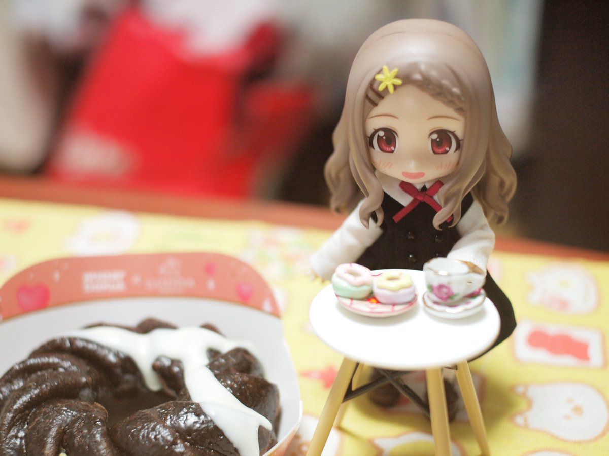 #深夜のねんどろ撮影６０分一本勝負
2/14【ばれんたいんでー】（フライング）

ゴディバのドーナツでハッピーバレンタイン🍫