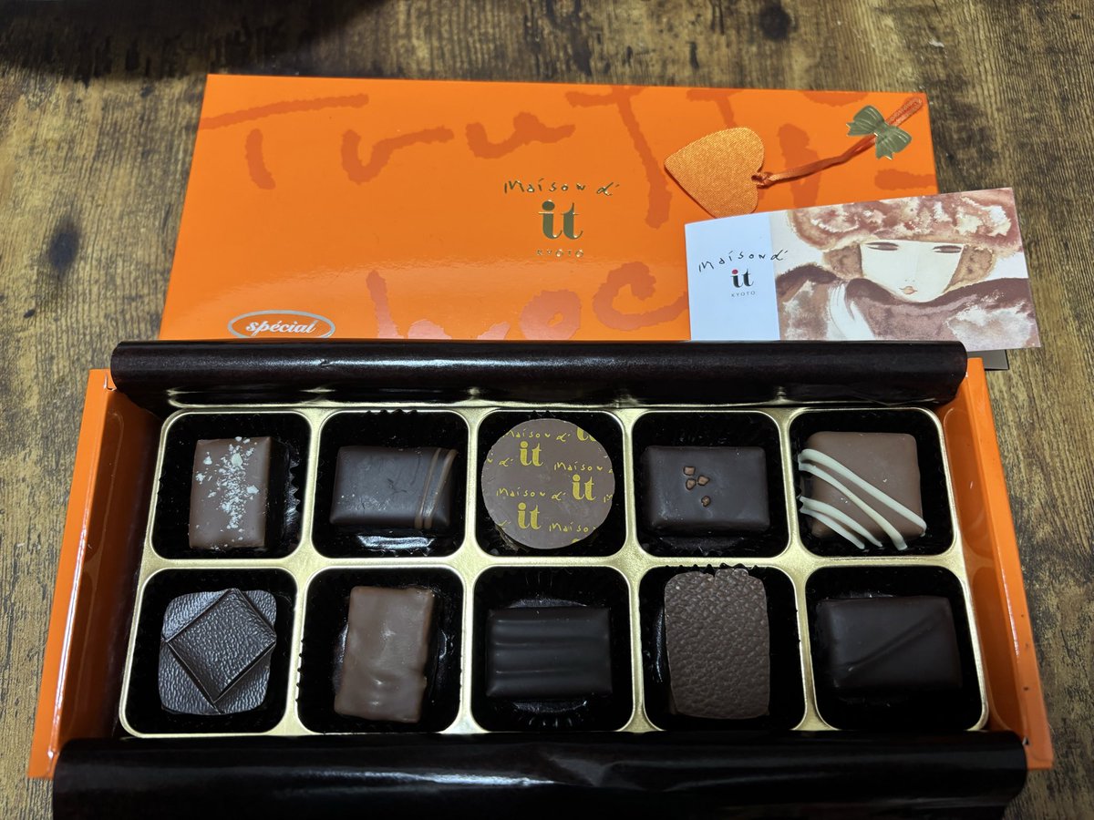 md85uh's tweet photo. 今年の奥様からのチョコはこちら https://t.co/rvhPvbVcxF
