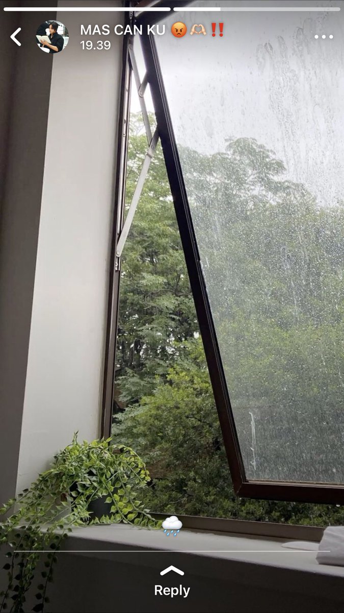 poplikesugar's tweet image. #candycrumbs ; padahal masih day one 😤