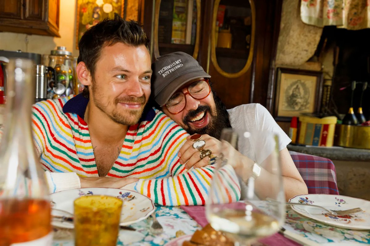 hsdaily's tweet image. Harry Styles and Alessandro Michele for The Times.

Photographed by Martin Parr.