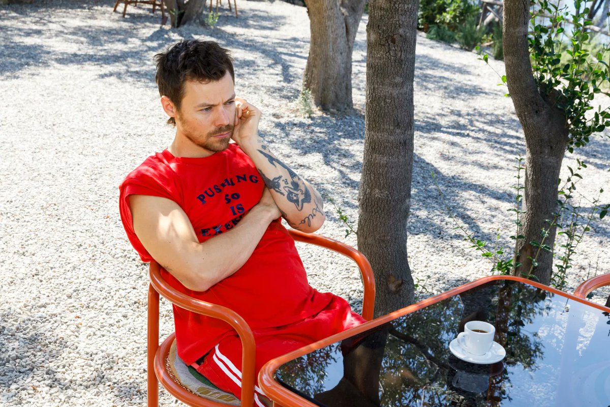 hsdaily's tweet image. Harry Styles for The Times.

Photographed by Martin Parr.