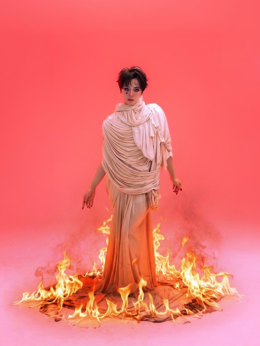 I'll take my pride, stand here for you
No, I'm not blind, just seeing it through #cooheart