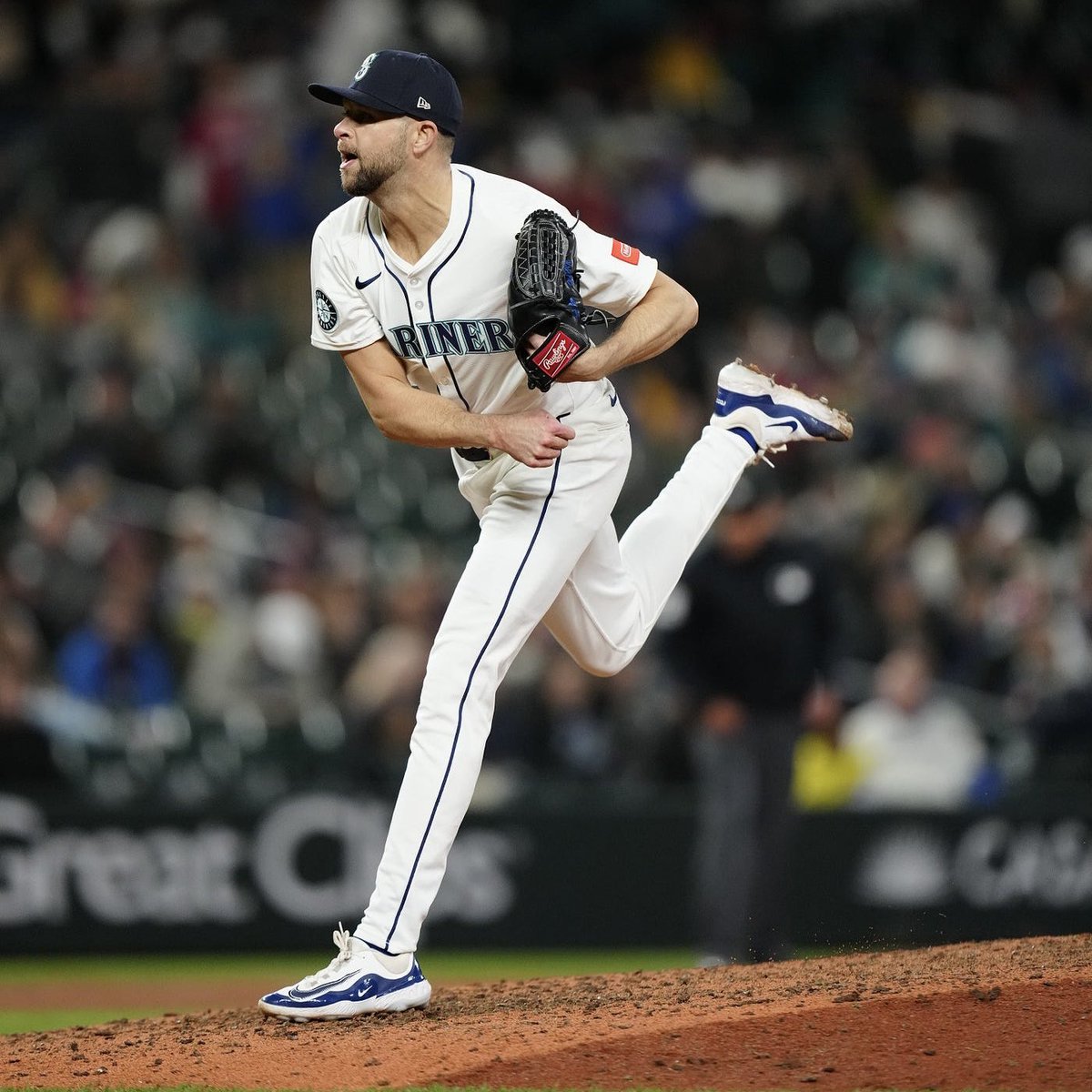 OFFICIAL: We’ve signed RHP Jesse Hahn to a Minor League deal with an invite to #SpringTraining.