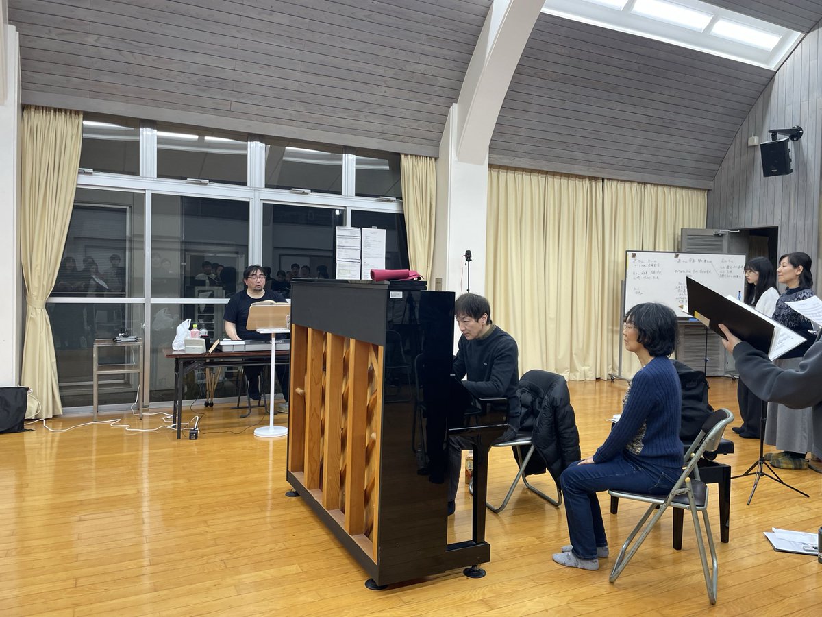 【直前ガリガリ練習】
うぉーー、熱量上がってきていますやう！
言葉の一つ一つ、一音一音がmovement起こしています。
人の声の魅力、たくさんの人にお聴きいただきたい。。。。
全力で届ける所存‼️
#MODOKI演奏会
#2026年2月23日
#相対するものたち