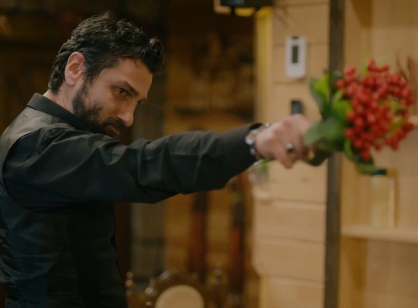 mümkünse şerif her iki bölümde bir delirtilmelidir ✍🏻