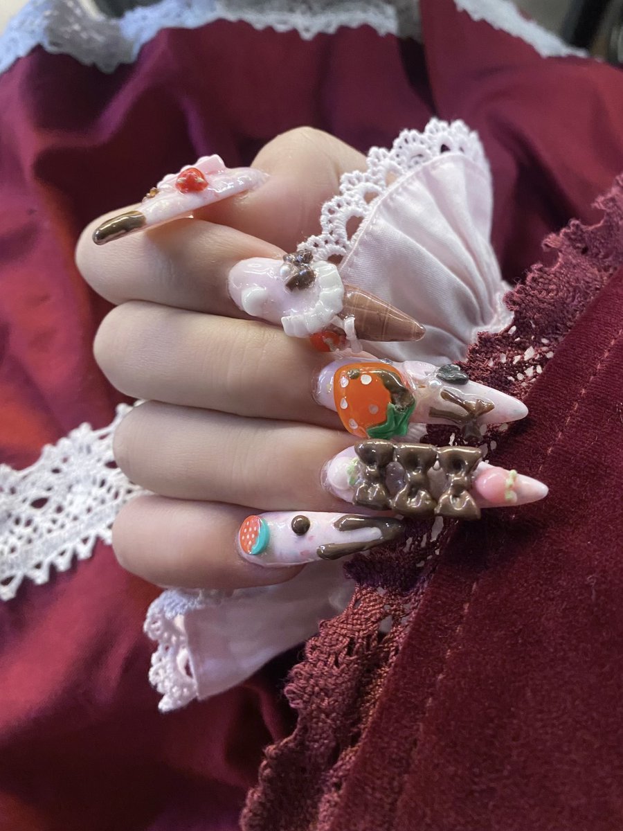 バレンタインネイルでした🍫🍓