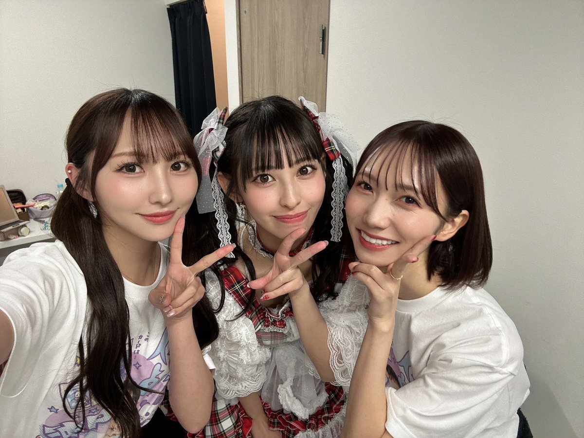沖口優奈生誕祭〜ゆうな28歳！アイドル10年生！〜
ありがとうございました💟

幸せな沖ちゃんの笑顔
いっぱい見れて嬉しすぎた🫶🏻🫶🏻

久しぶりのセレナーデ🪽も
えじちゃんと3人でのキャンディ🍬も
とっても楽しかった (  ´͈ ᵕ `͈ )🫧

ハッピーハッピーバレンタイン❤️🍫