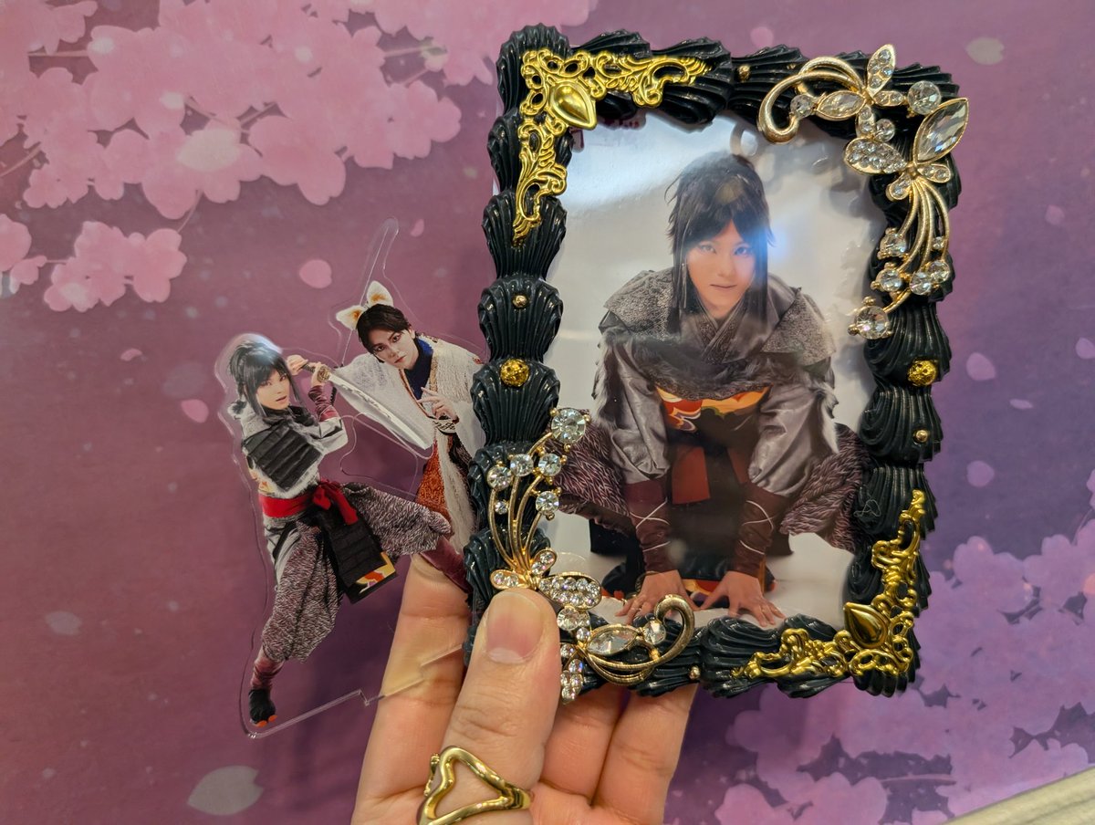ho__horikoooooo's tweet photo. 最強&最高すぎる🫶
ブロマイド早速ケースにいれた✨️
ぴったりすぎてにやけとまらない🤭🫰
#贋作義経千本桜
#PYON https://t.co/4u7Tr8nmfF
