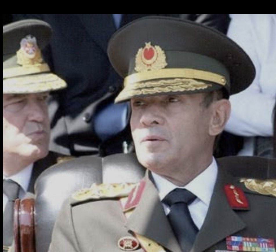 Fetullahçı kumpaslara karşı dimdik duran Orgeneral Saldıray Berk Paşa’yı vefat yıl dönümünde rahmet ve saygıyla anıyorum.

Duruşu da mücadelesi de hafızamızda.
Ruhu şad olsun. 🇹🇷