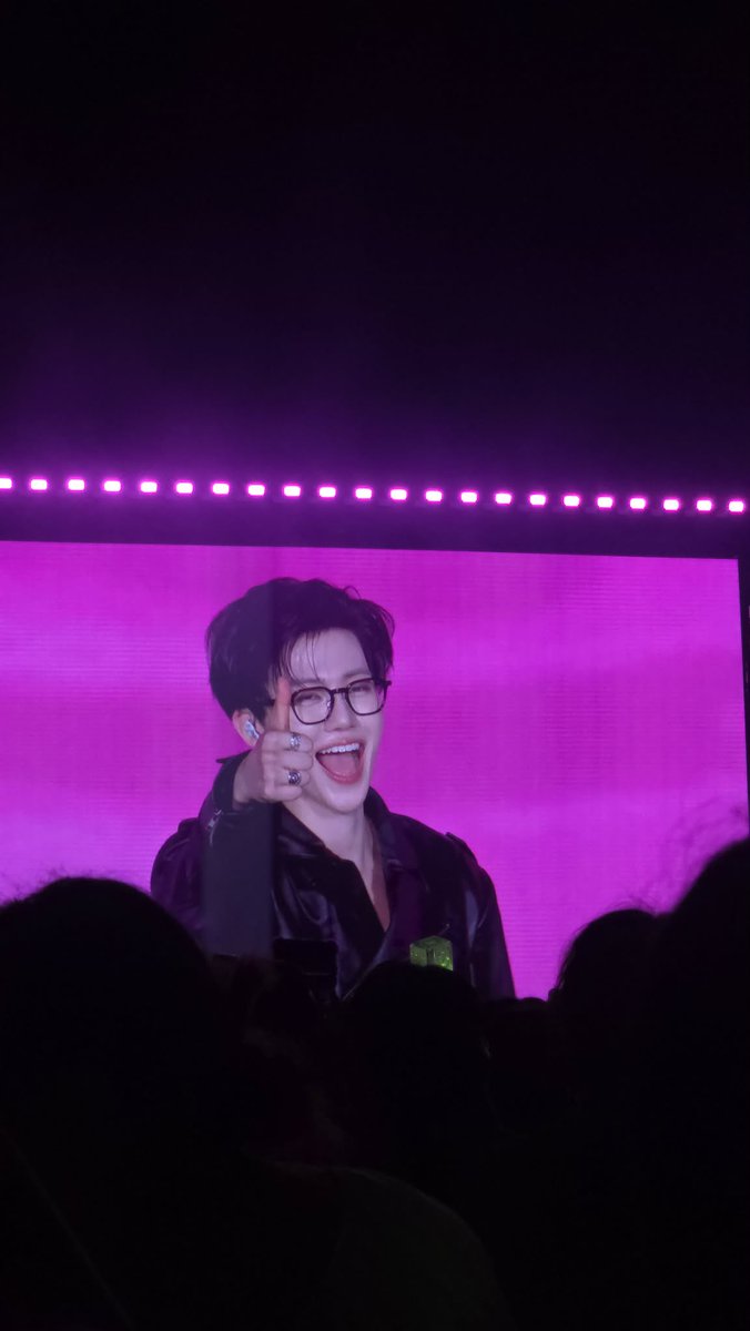 ใส่แว่นแล้วเปิดหน้าผาก แจมมม โคดหล่อ  ㅜ ㅜ 💘 

#SMTOWNLIVE2025_26_BANGKOK