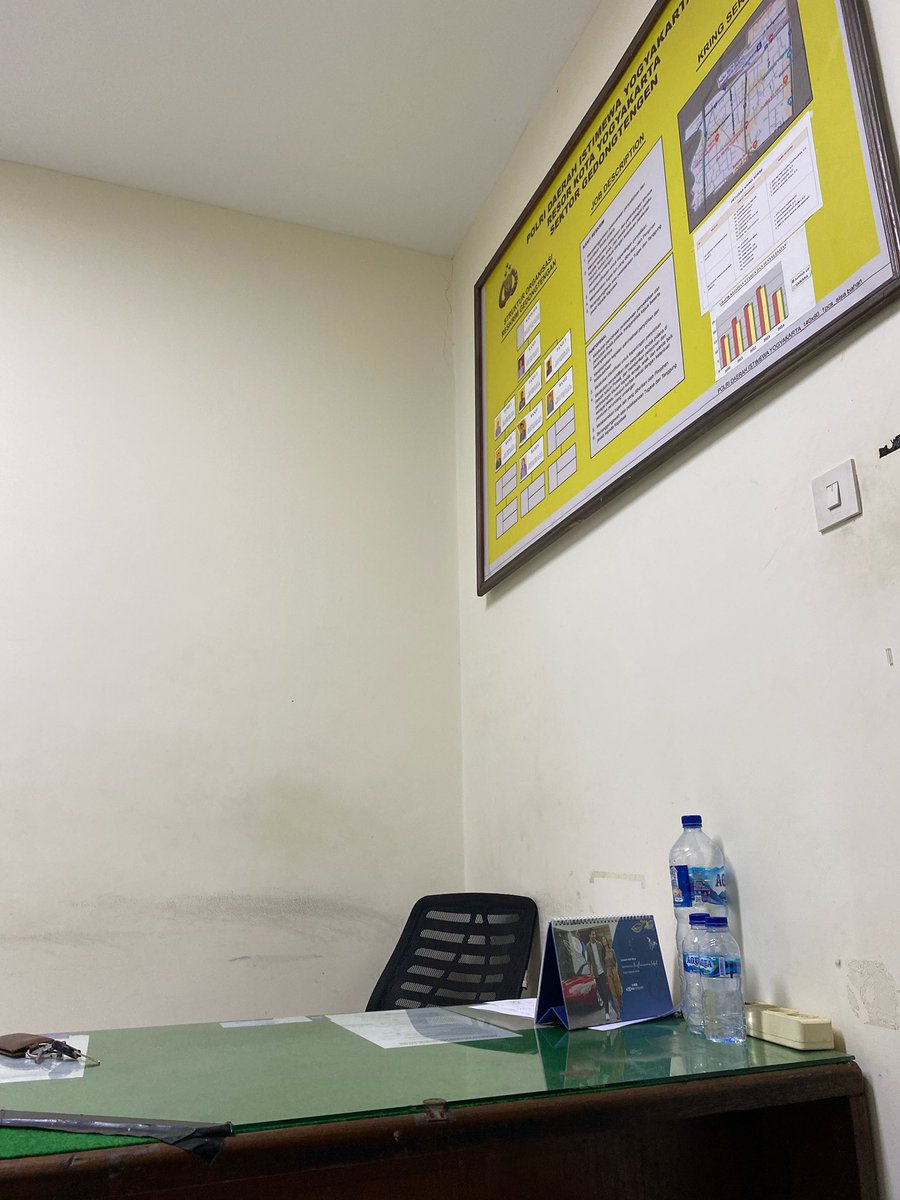 fvckngmann's tweet photo. capek banget seharian di polsek ngurus si maling bangsat ini, gua ga dapet satnight disini lagi udah masuk minggu kedua gua di jogja tapi gajadi karna kirain tadi bakalan kelar cepet tapi gpp barang gua balik tapi ga semuanya habis ini gua post dimana" lu tunggu lu liat aja anj https://t.co/urN5iolxLs