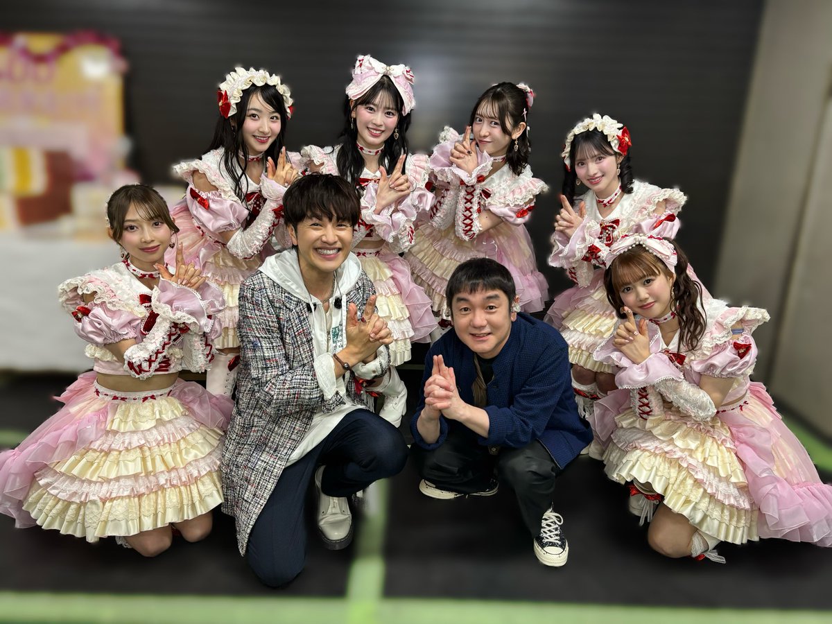 sendenbu_staff's tweet photo. #LIVESDD2026 🎤

#ゆず さんと
お写真を撮っていただきました📸🌈

ありがとうございました！🙌🏻🎶

@yuzu_official 
#FM大阪 #LIVESDD
#超とき宣 https://t.co/VUfjlOuhbB