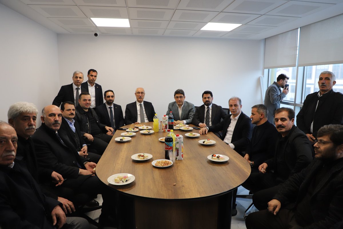 Özel DEVA Ağız ve Diş Sağlığı Polikliniği Yenişehir Şubesi Törenle Açıldı

Bingöl’de ağız ve diş sağlığı alanında önemli bir yatırım daha hizmete girdi. Bingöl DEVA Ağız ve Diş Sağlığı Polikliniği’nin Yenişehir Şubesi, Valilik karşısındaki merkezi konumunda düzenlenen geniş