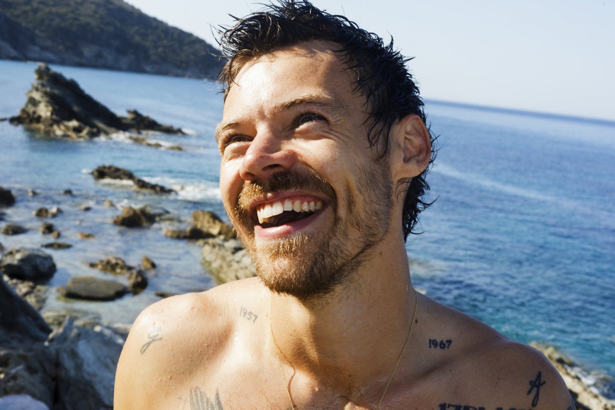 hsdaily's tweet image. Harry Styles for The Times

Photographed by Martin Parr.