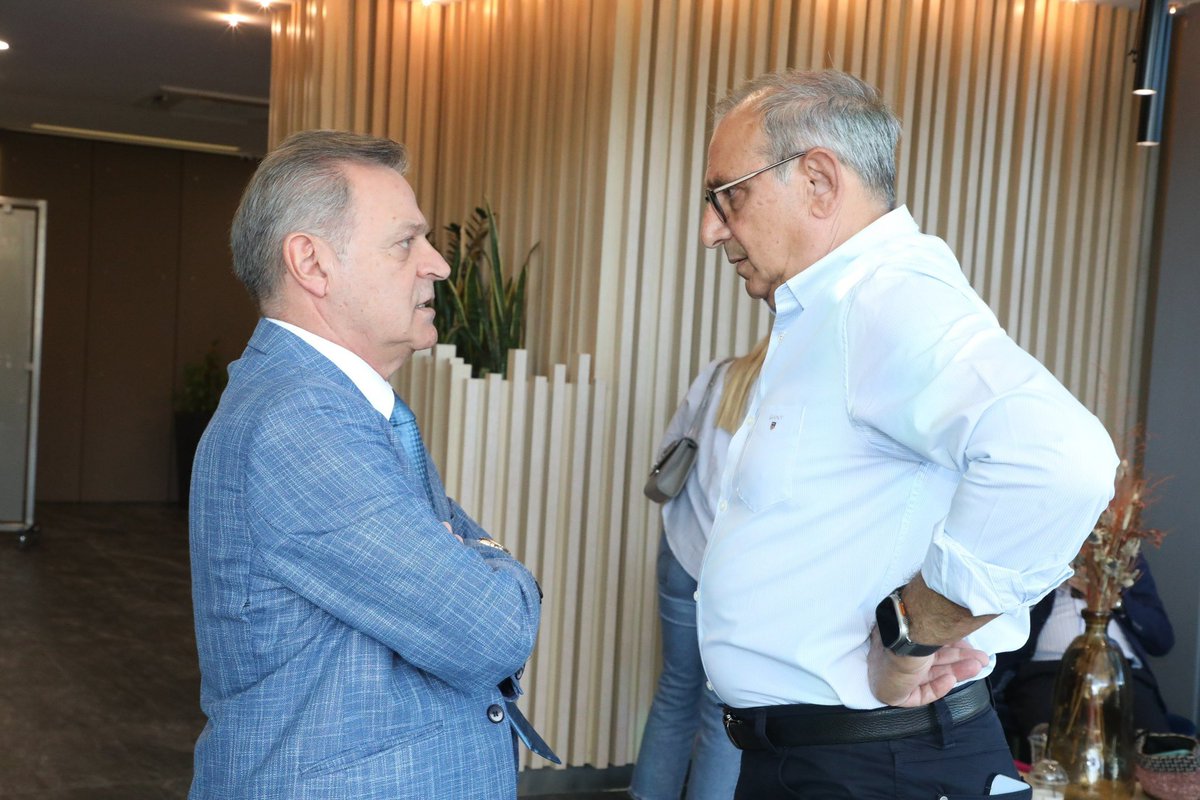 mgastriotis's tweet photo. ´Όποια απόφαση σήμερα δεν περιλαμβάνει τις παραιτήσεις Πετρίδη , Ζιβανάρη και την ακύρωση της συμφωνίας για ξεπούλημα του #ΑΠΟΕΛ δεν θα φέρει την ενότητα και δεν πρόκειται ο κόσμος να βάλει το χέρι στην τσέπη να βοηθήσει την ομάδα. @taras7777 @apoelcomcy @ApoelUltras1979 https://t.co/zJn1eZQ8KU