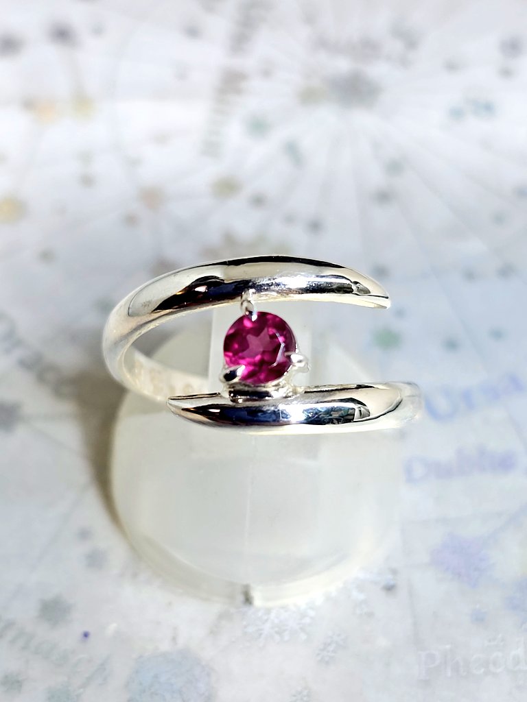 ワンすと～んリング
モザンビーク産ガーネット6mm
ザンビア産アメシスト6mm
マダガスカル産マラヤガーネット4mm