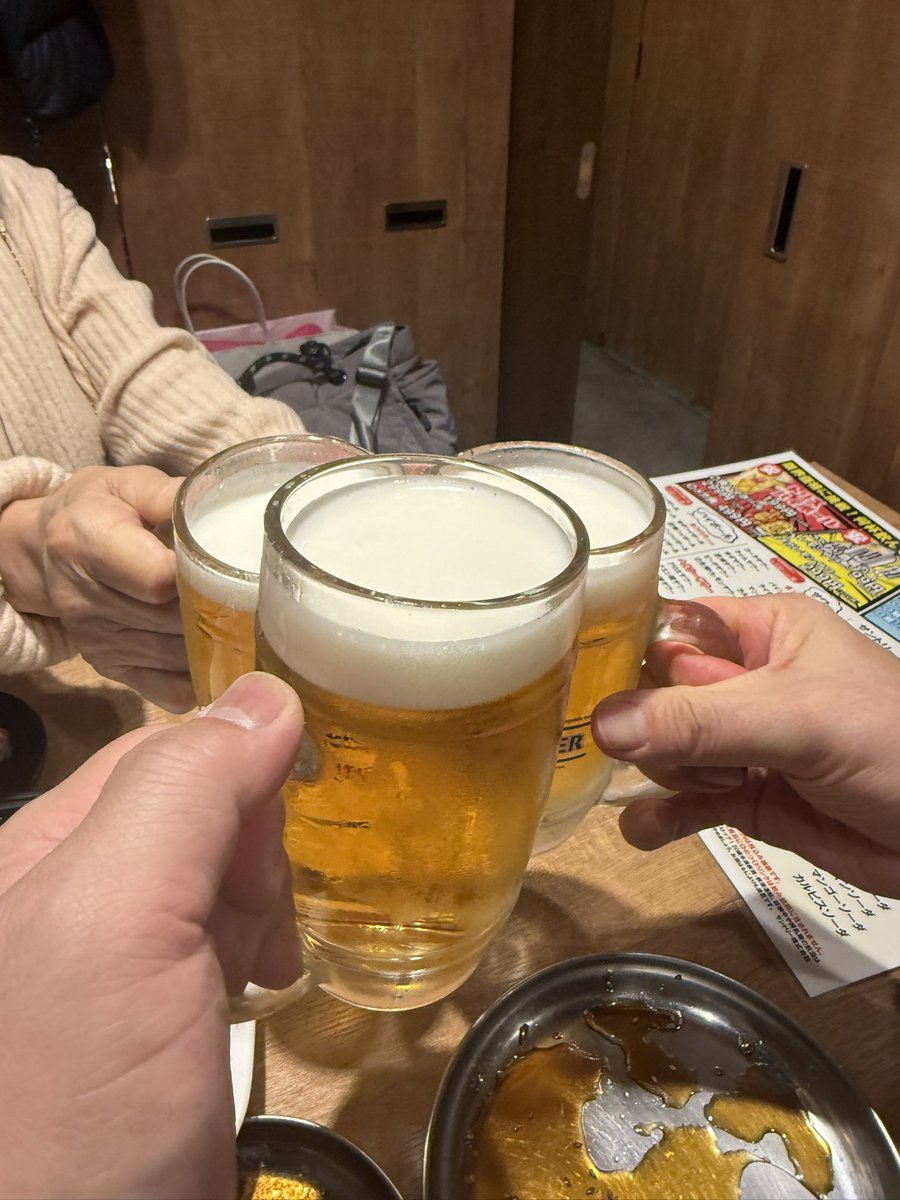 HideRoom4's tweet image. グループ飲み🍺解散しましたー
同士三人でアフター飲み🍻
時計の話は皆無でしたが
内容の濃い話が出来ました！