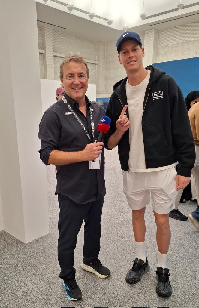 angelomangiante's tweet photo. Doha, Qatar. Sempre un piacere seguirlo sul campo quando si allena. Sempre un onore intervistarlo come oggi in esclusiva @SkySport a Doha. Jannik è speciale nella sua educazione e umiltà. Anche in questo è un fenomeno mondiale. 
In campo e fuori. 
Forza sempre 💪 🇮🇹 
@janniksin https://t.co/6YUxOCLVTw